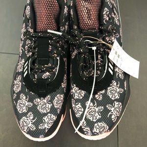 NWOB Adidas Dame 7 - Size 10